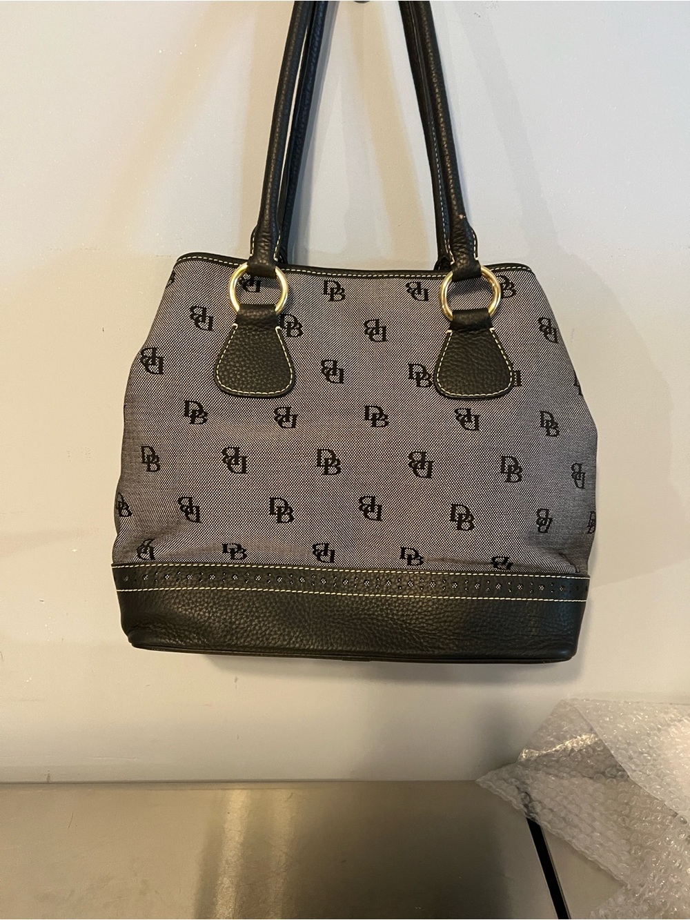 Dooney & Bourke Black and Gray Signature Shoulder Bag no call outs - Picture 3 of 10
